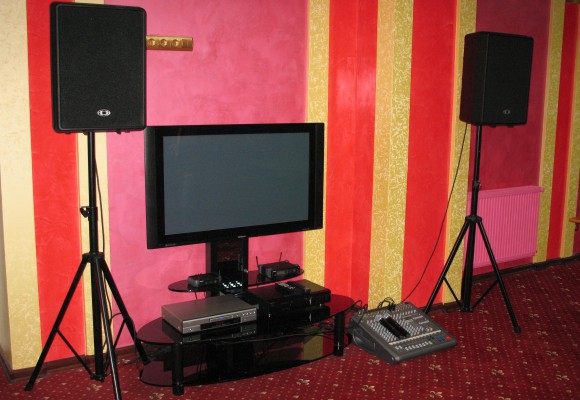 Инсталляция оборудования для караоке в ресторане "Клондайк"